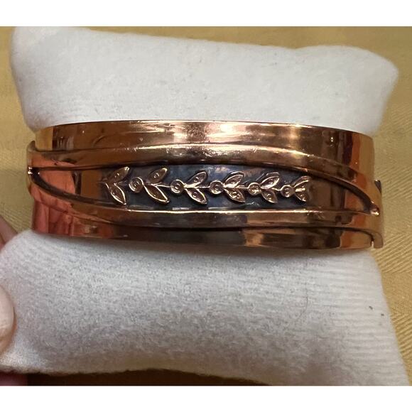 MCM Renoir raised leaf design copper hinge clamper style bracelet signed estate - Picture 3 of 8